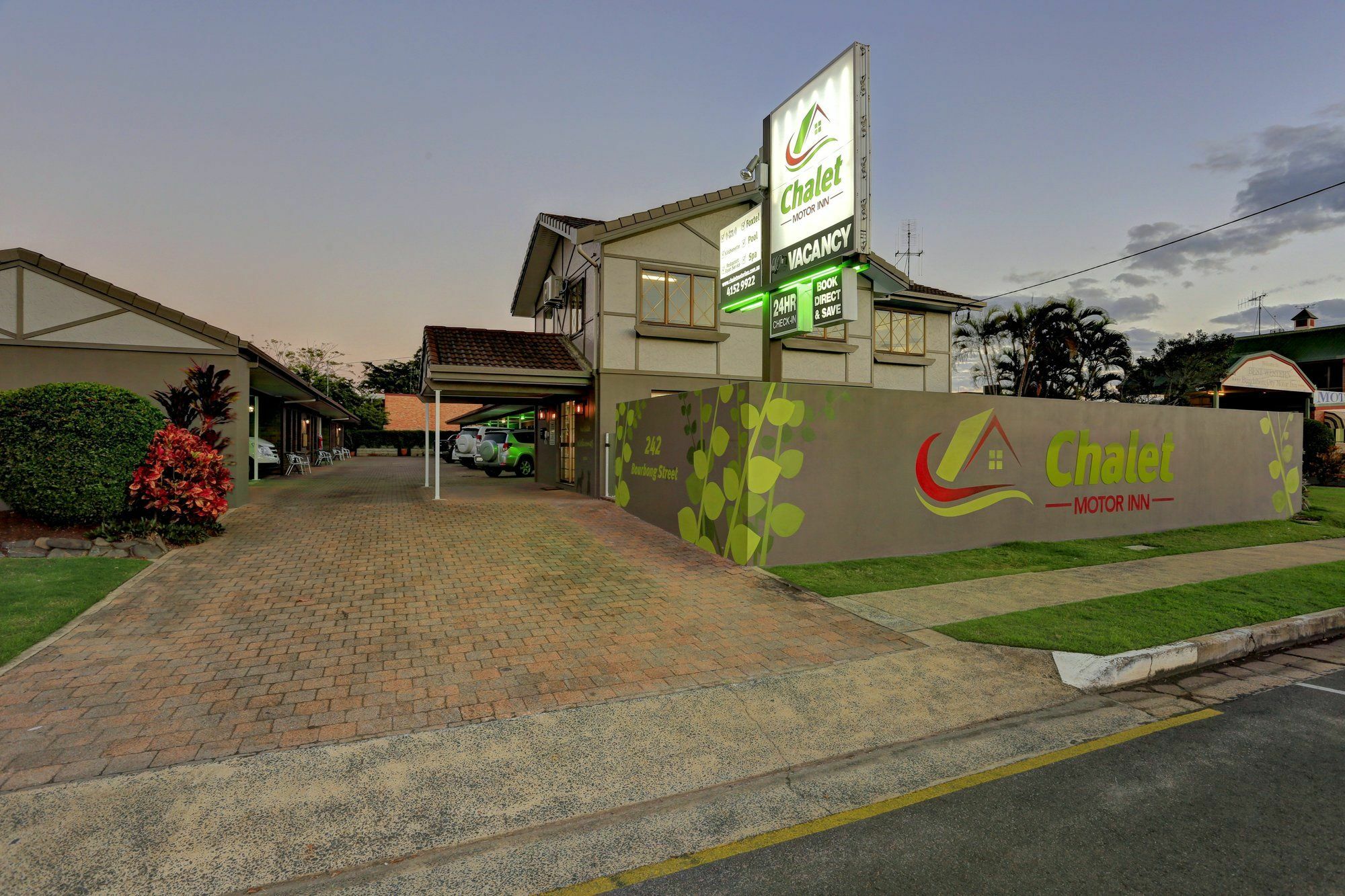 Chalet Motor Inn Bundaberg Exteriör bild